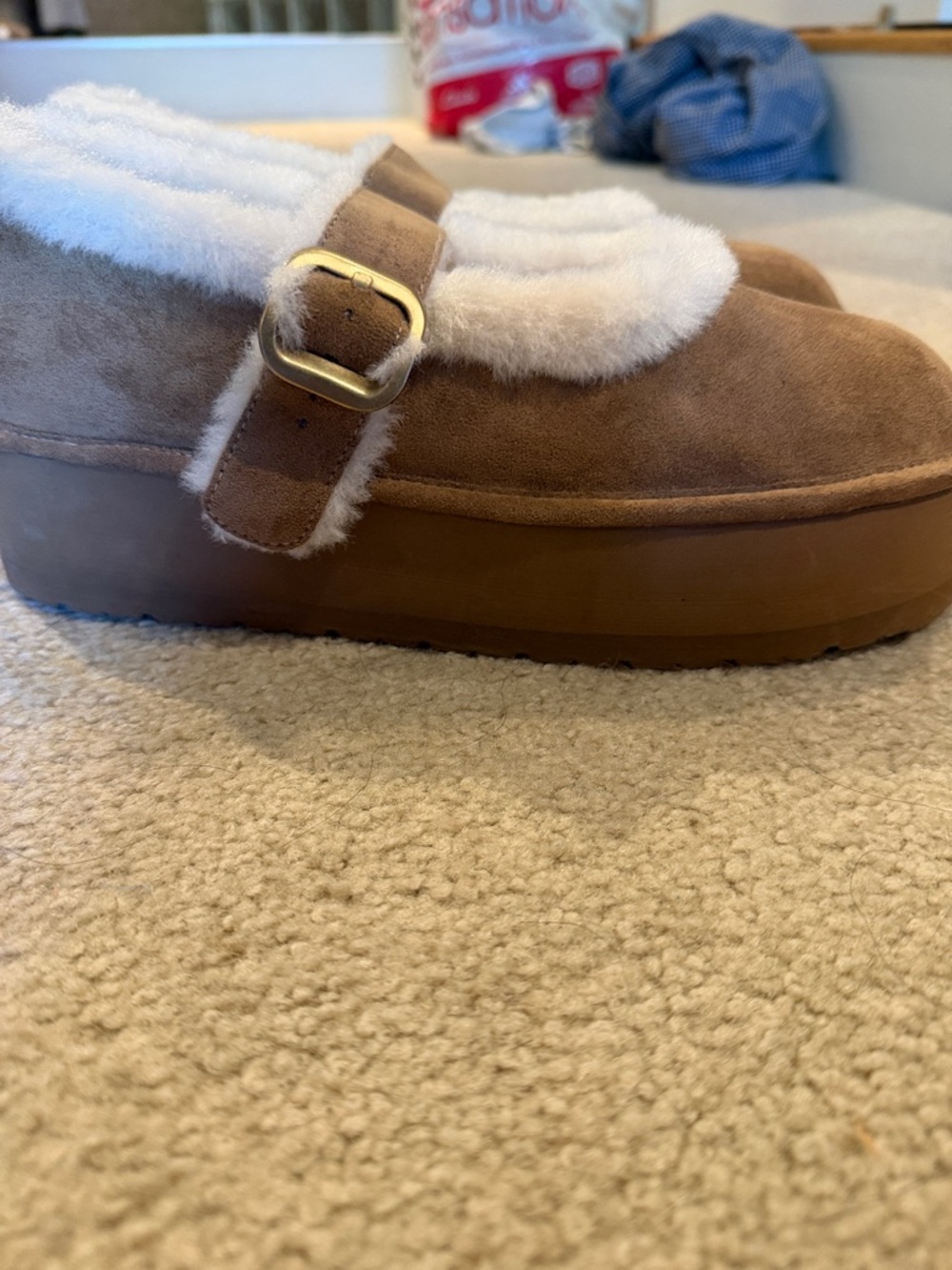 New! Madden Girl Tan Faux-Suede platform  Slip-On Clog with White Faux-Fur